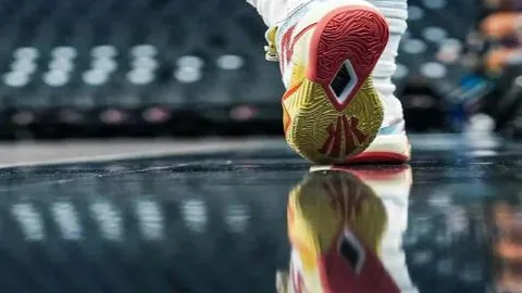 马竞官方迎来比利时中场维特塞尔，合同为期两年可选一年续约